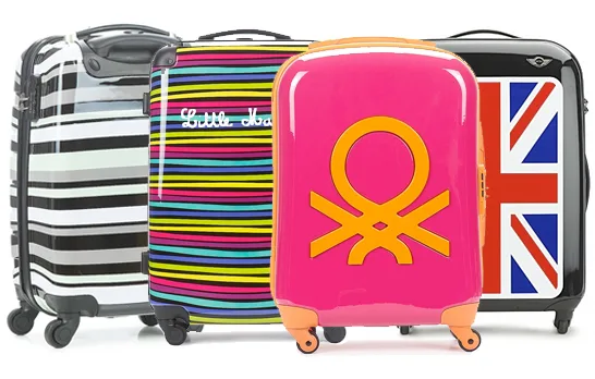 Stock di valigie per weekend